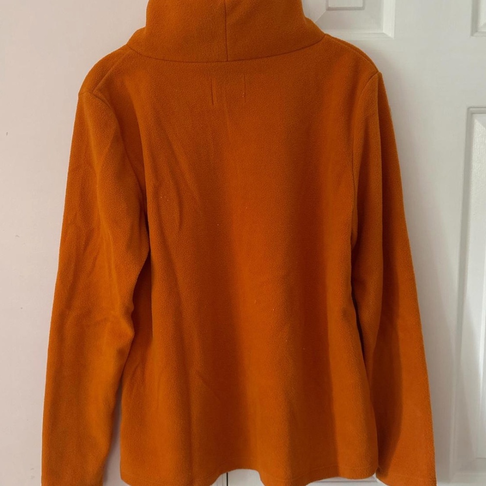 Dudley Stephen’s burnt orange mock neck fleece sweatshirt